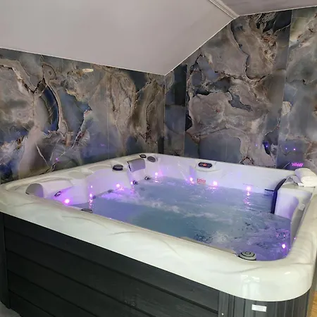 Apartment Saraj Lux Jacuzzi *